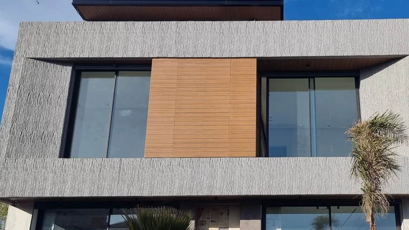 Villa contemporaine à Aïn Diab habillée en Mattoni peint anthracite