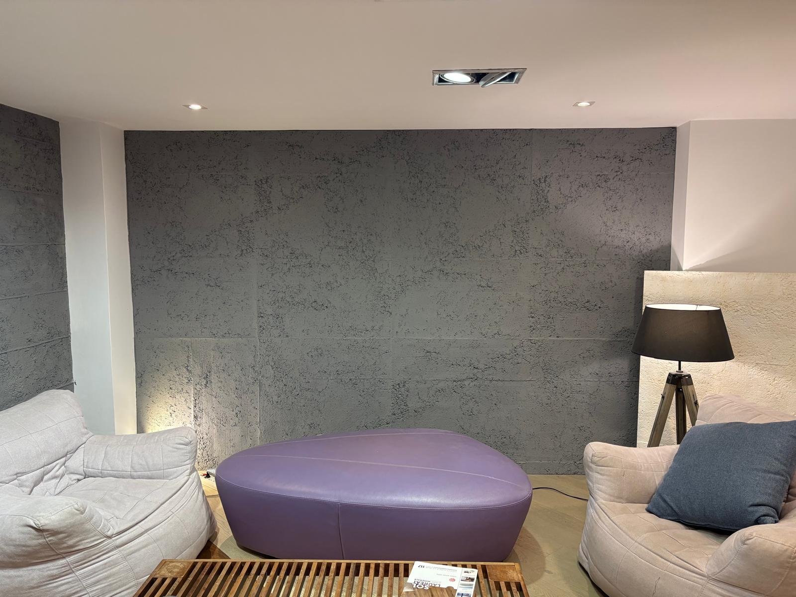 Béton Brut — mur d'accent dans un salon