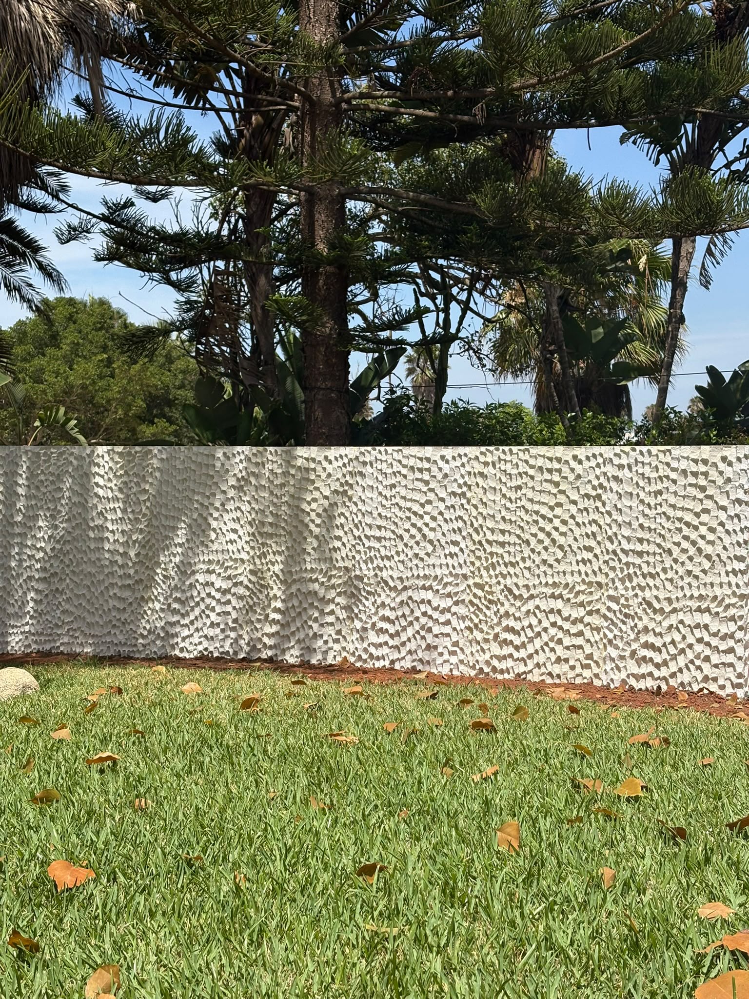 Moon 1 — mur d'enceinte de jardin